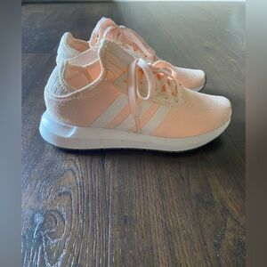 nwot adidas originals women’s swift run x essential pink tint athletic shoes 5